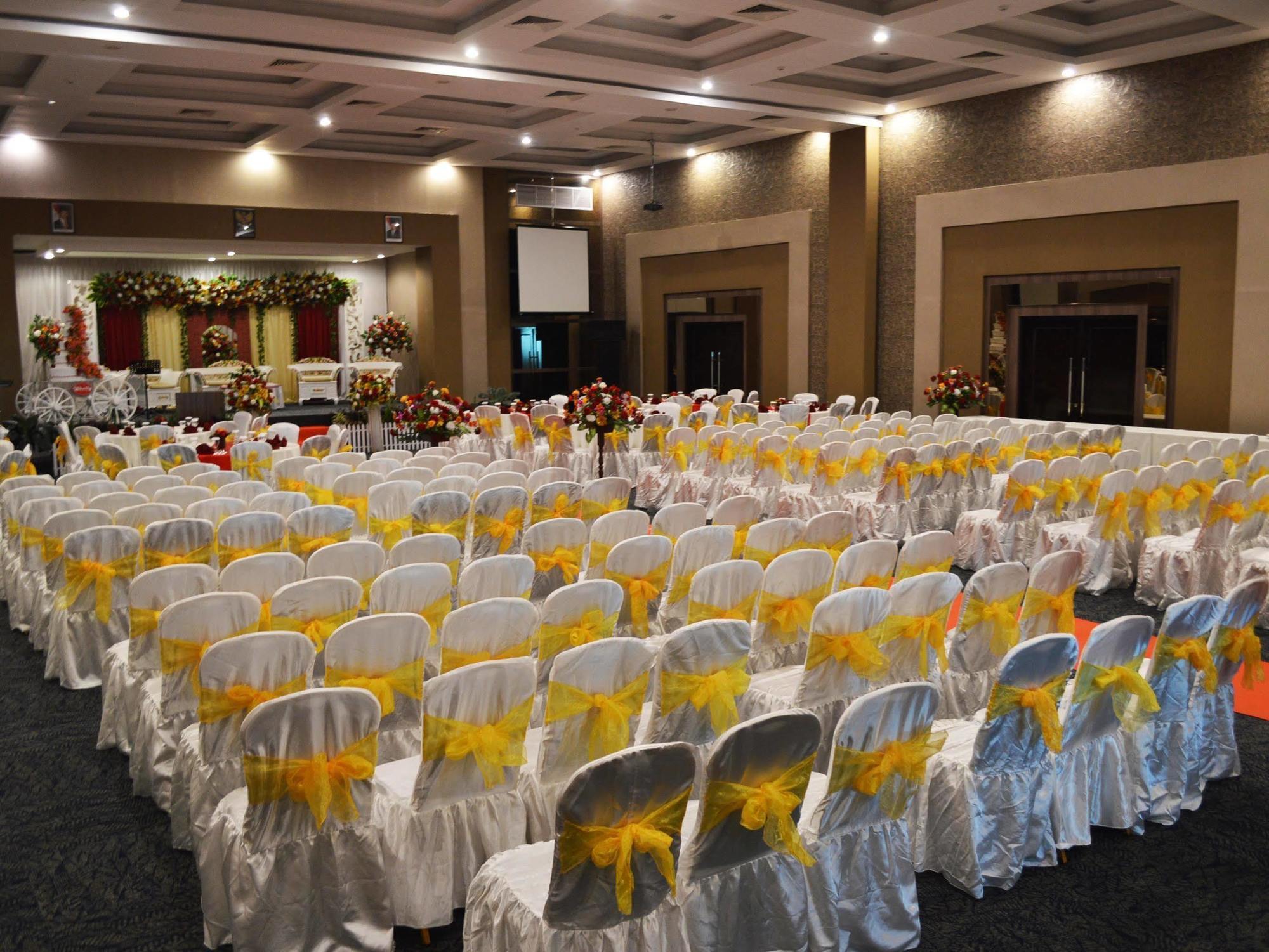 Horison Hotel Pematang Siantar מראה חיצוני תמונה